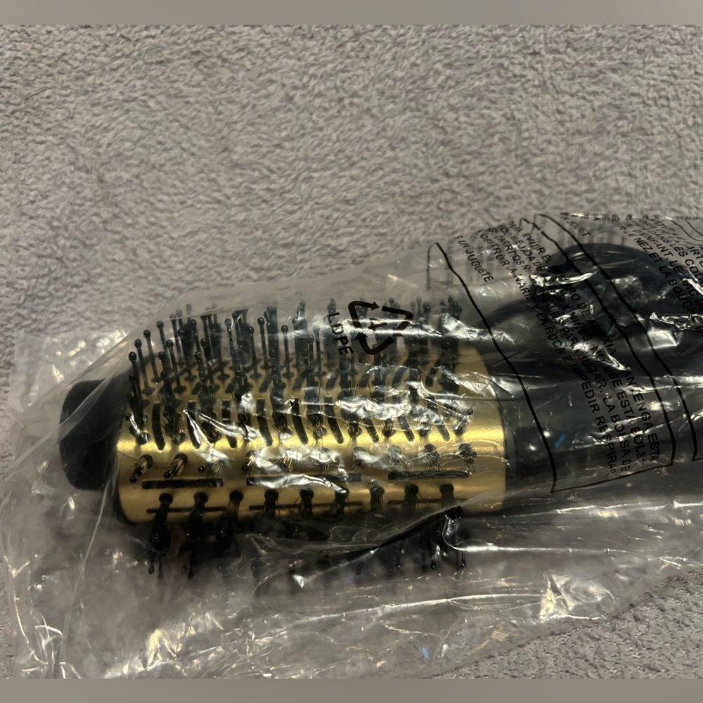 4-in-1 Hot Air Brush with Oval Barrel-Salon-Grade Styling Tool for All HairTypes - Picture 3 of 9